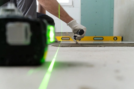 Laser-Aufmaß einer Wandfläche vor der Verlegung